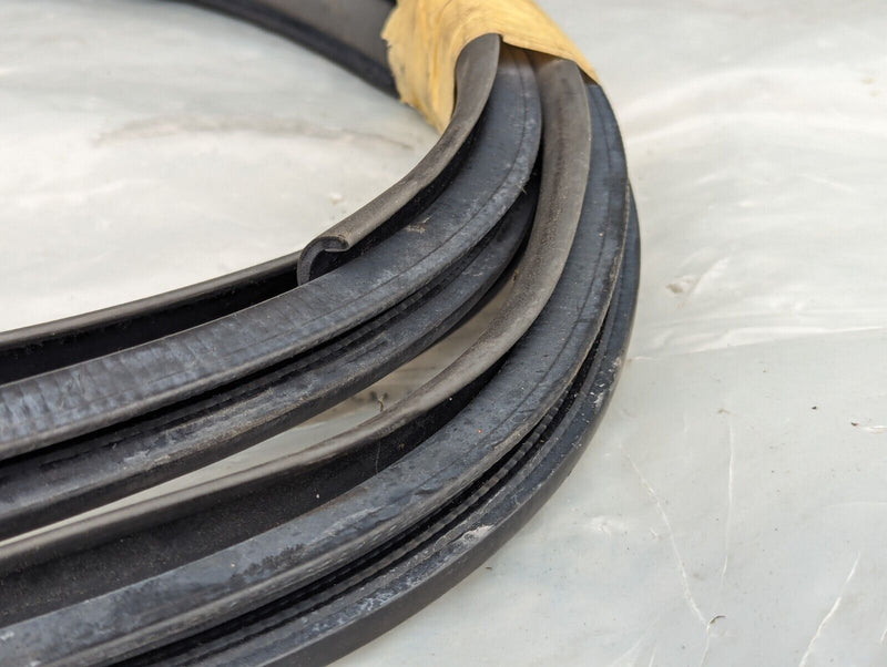 RANGE ROVER EVOQUE L538 2011-2015 REAR LEFT N/S DOOR RUBBER SEAL GENUINE