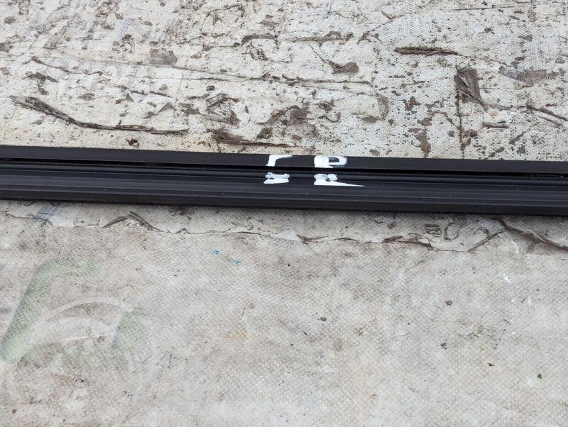 SKODA KAROQ NU7 17-21 FRONT RIGHT O/S WINDOW INNER SLIDING SEAL 575837471