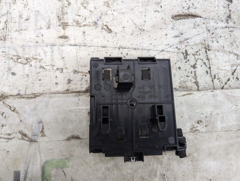 AUDI E-TRON 2018-ON RETAINER FOR CONTROL UNIT BRACKET 4KE907392 GENUINE