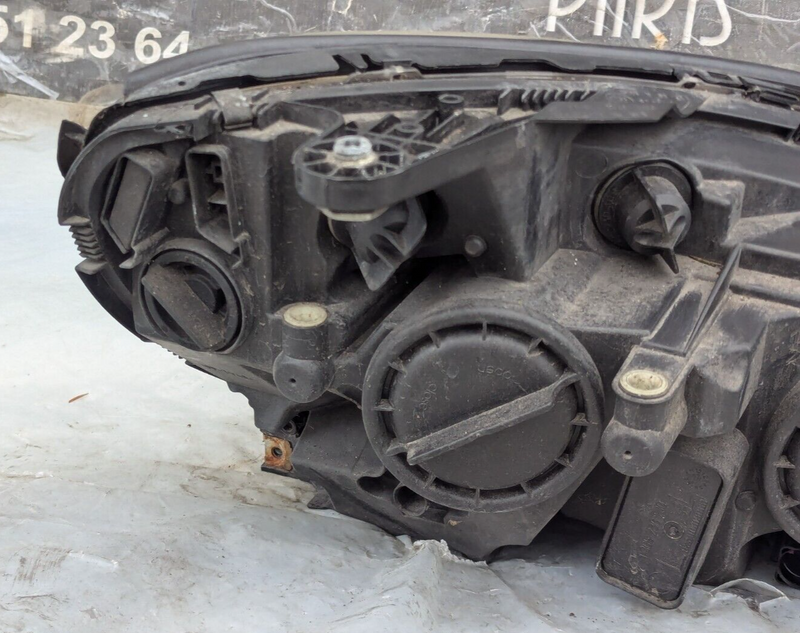 MERCEDES-BENZ C-CLASS W204 07-11 FRONT LEFT N/S HEADLIGHT HEADLAMP A2048208561