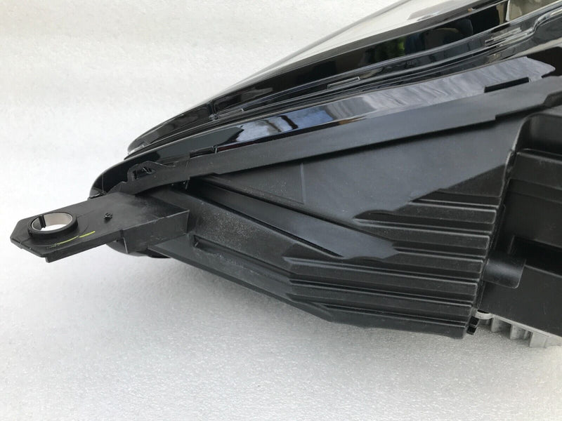 MASERATI GRECALE M182 **NEW GENUINE FRONT HEADLIGHT LAMP RIGHT SIDE IT51360748