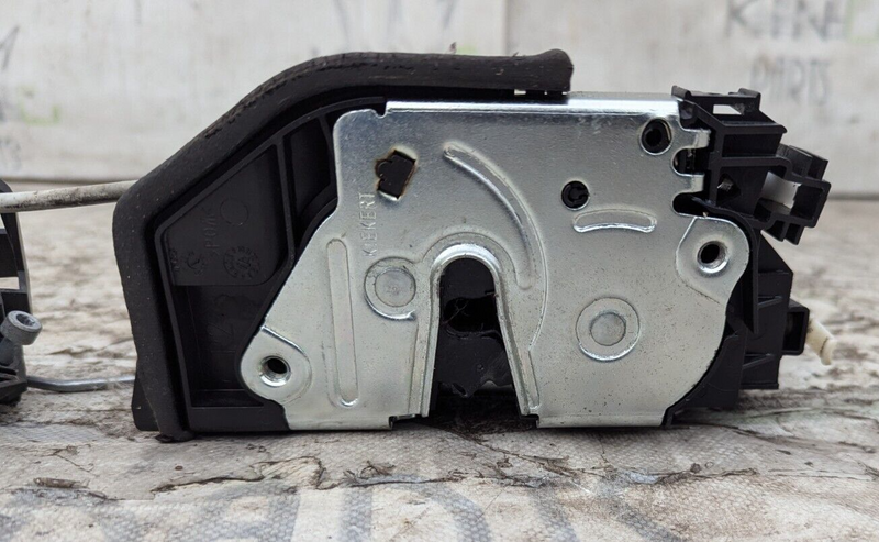 BMW 3 SERIES F30 11-19 REAR RIGH O/S/R DOOR HANDLE CARRIER W/DOOR LOCK MECHANISM