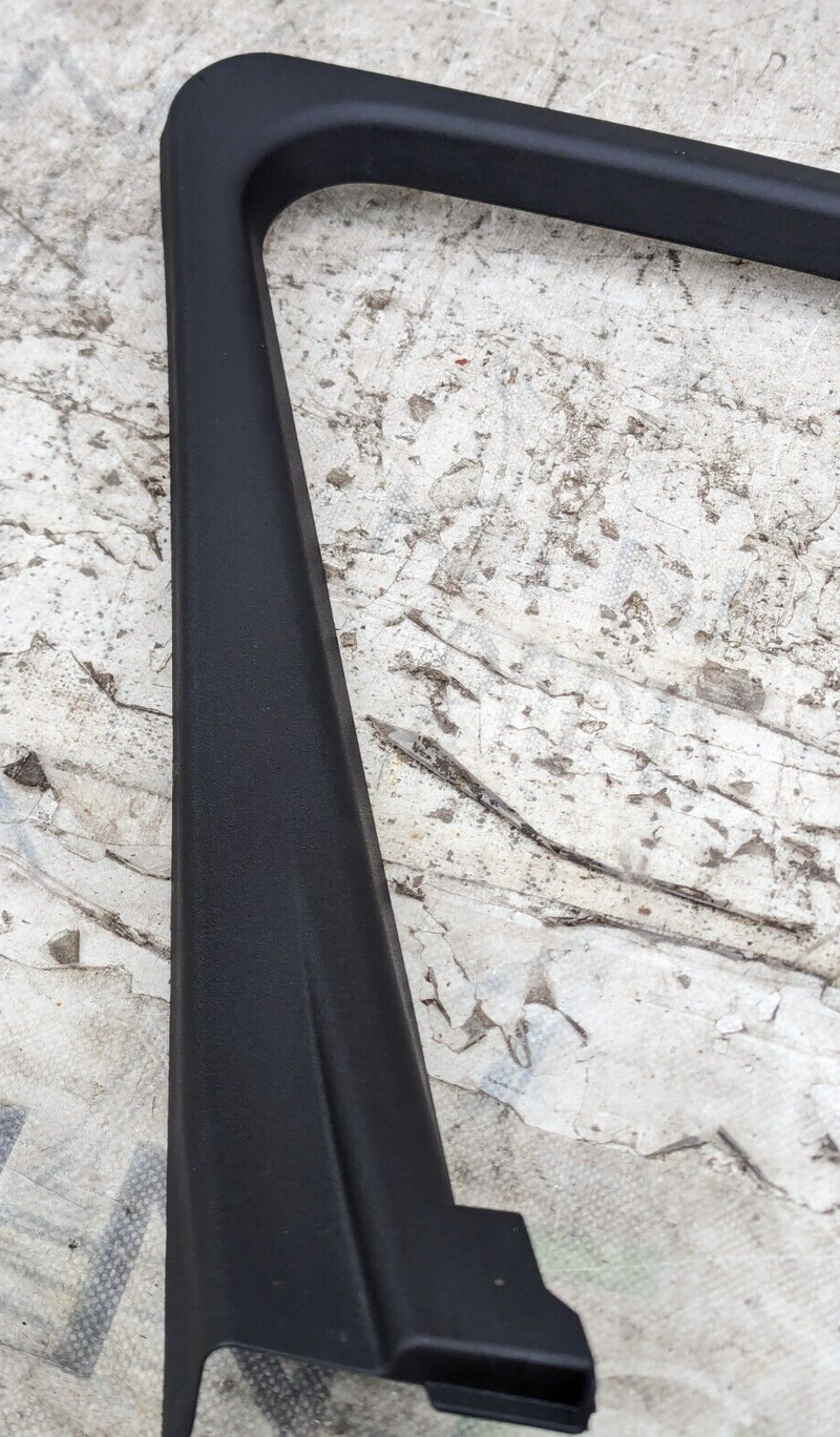 MERCEDES S-CLASS W221 06-13 FRONT LEFT N/S DOOR WINDOW OUTER FRAME A2217250171