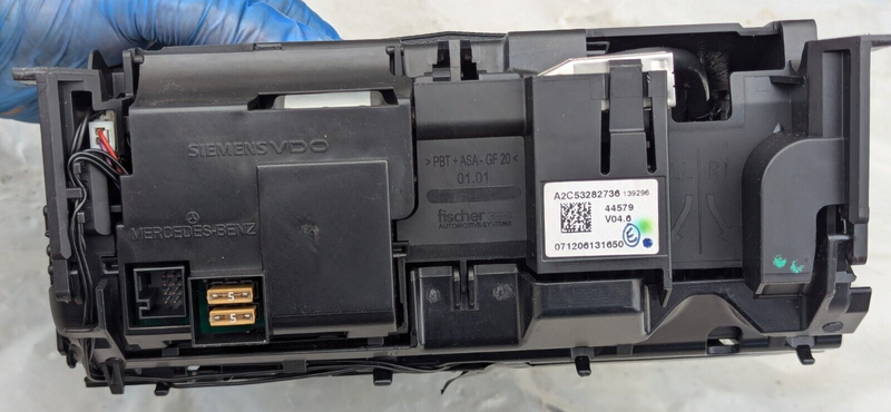 MERCEDES-BENZ C-CLASS W204 07-11 SAT NAV MULTIMEDIA SCREEN DISPLAY A2048204697