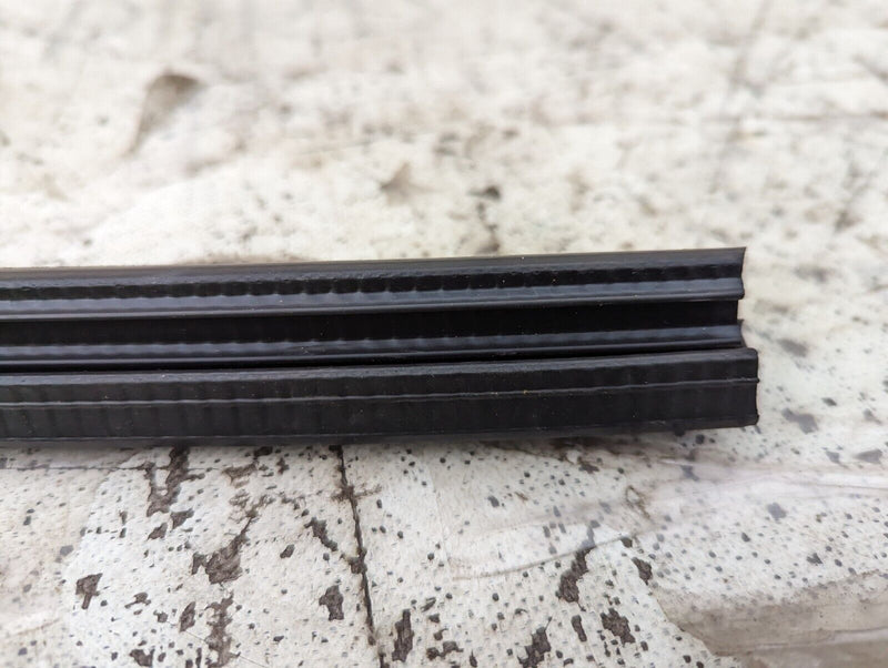 AUDI E-TRON 2018-ON RIGHT O/S DOOR WINDOW SLOT SEAL TRIM 4KE839475 GENUINE
