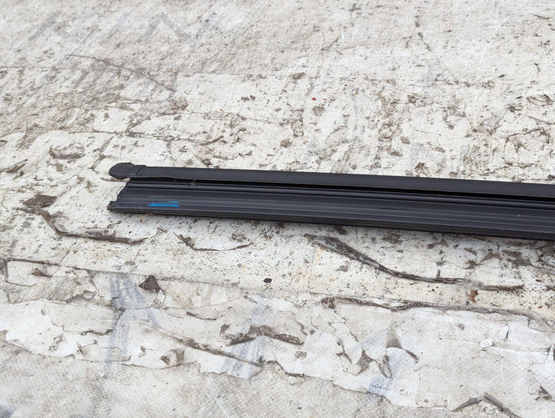 SKODA KAROQ NU7 17-21 FRONT LEFT N/S WINDOW INNER SLIDING SEAL 575837471 GENUINE
