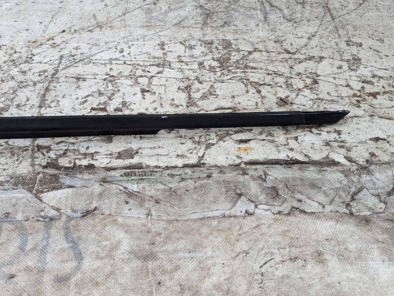 SKODA KAROQ NU7 17-21 FRONT LEFT N/S DOOR WINDOW SLIDING GUIDE 5J0837477 GENUINE