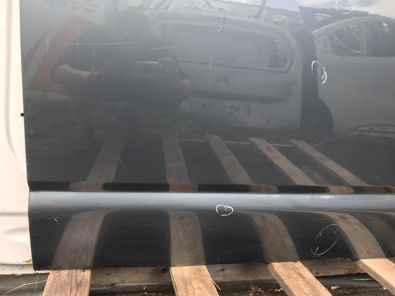 VW T5 TRANSPORTER 2005-14 RIGHT SIDE SLIDING DOOR PANEL & LOCK MECHANISM