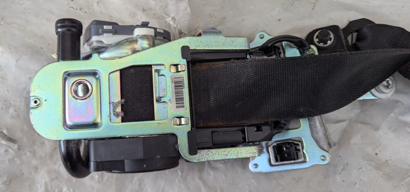 MERCEDES C-CLASS W204 07-11 FRONT DRIVER SIDE O/S SEAT BELT A2048602686 GENUINE