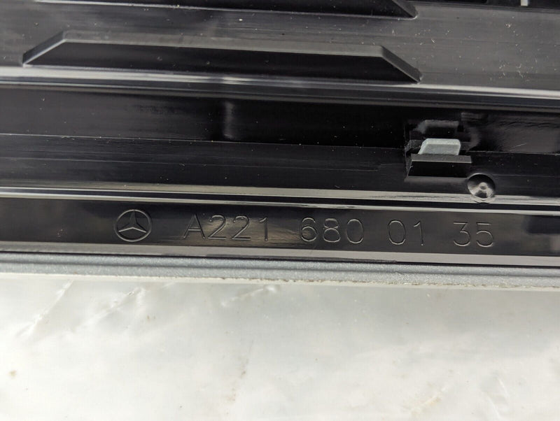 MERCEDES S-CLASS W221 06-13 FRONT PASSENGER N/S DOOR ENTRY SILL TRIM A2216800135