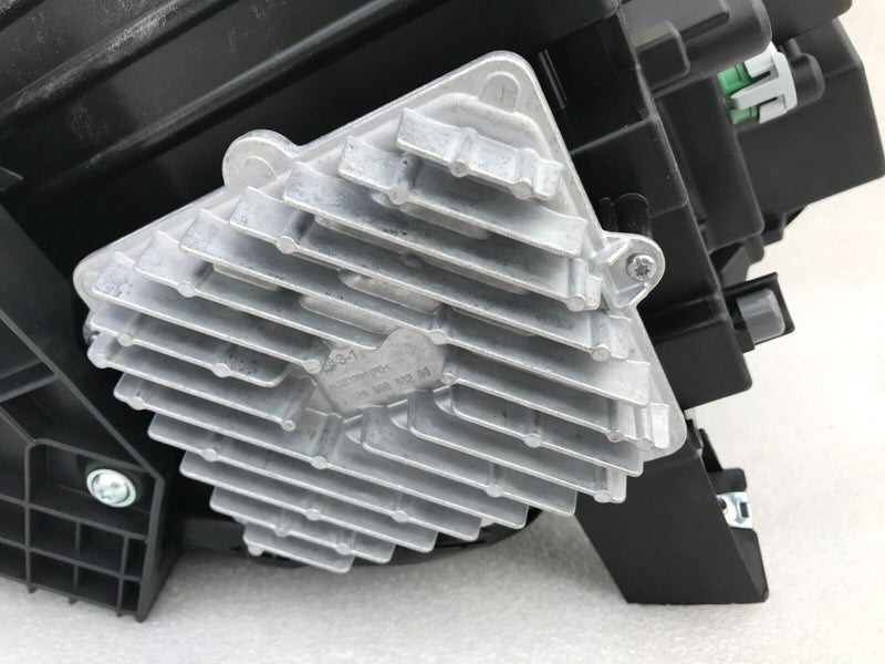 MASERATI GRECALE M182 **NEW GENUINE FRONT HEADLIGHT LAMP RIGHT SIDE IT51360748