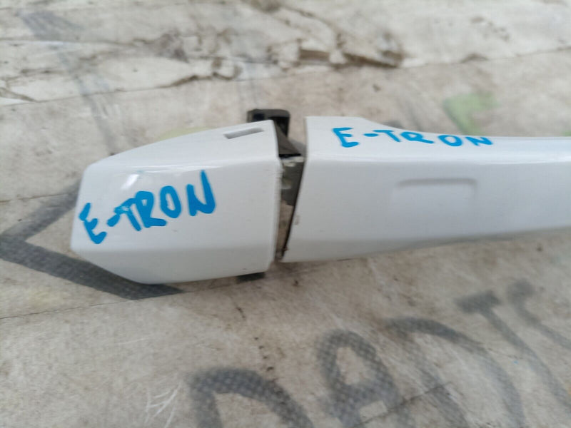 AUDI E-TRON 2018-ON FRONT LEFT N/S EXTERIOR DOOR HANDLE 4M8837205B GENUINE