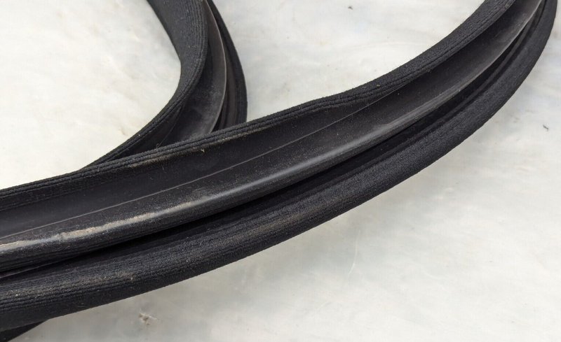 MERCEDES C-CLASS W204 07-11 FRONT RIGHT O/S DOOR RUBBER GASKET SEAL A2046971051