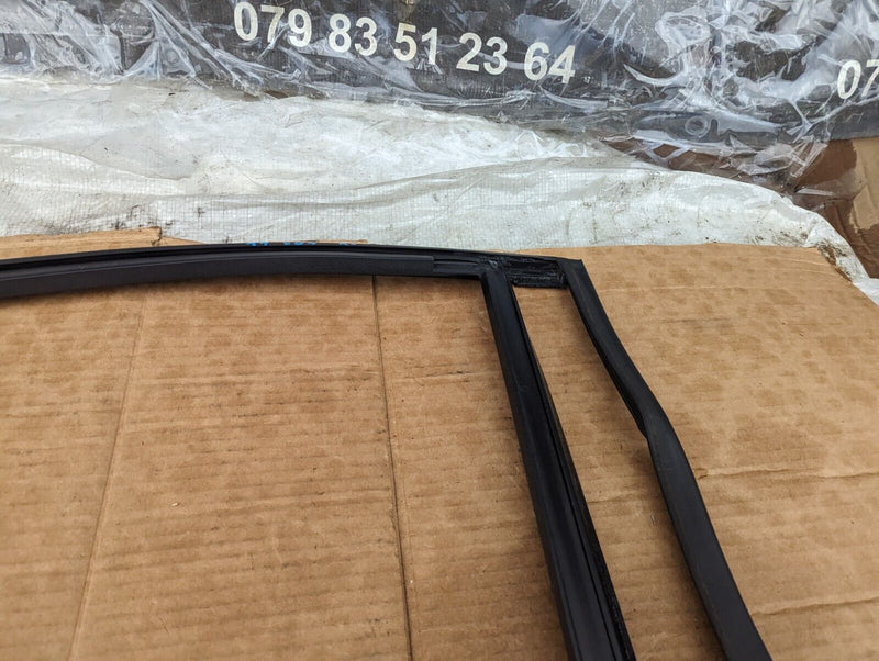 BMW X1 E84 09-15 REAR DOOR LEFT N/S WINDOW GUIDE SEAL GASKET GENUINE 2990319