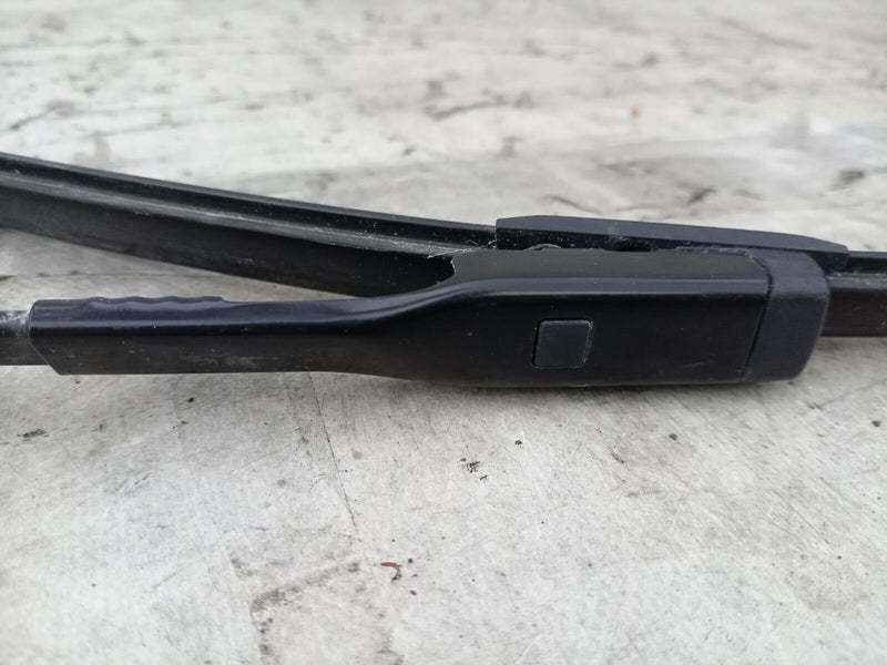AUDI E-TRON 2018-ON FRONT WINDSCREEN WIPER ARM 97036203 GENUINE
