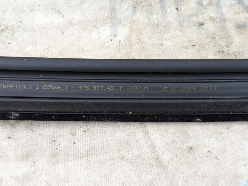 SKODA KAROQ NU7 17-21 FRONT RIGHT O/S DOOR WINDOW GUIDE SEAL 575837431M GENUINE