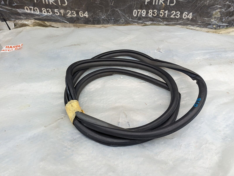 RANGE ROVER EVOQUE L538 2011-2015 REAR RIGHT O/S DOOR RUBBER SEAL GENUINE