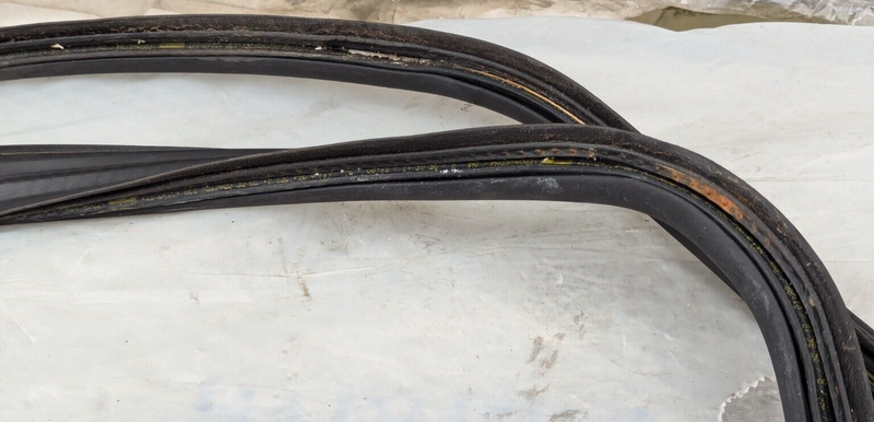 MERCEDES C-CLASS W204 07-11 BOOTLID RUBBER SEAL A204