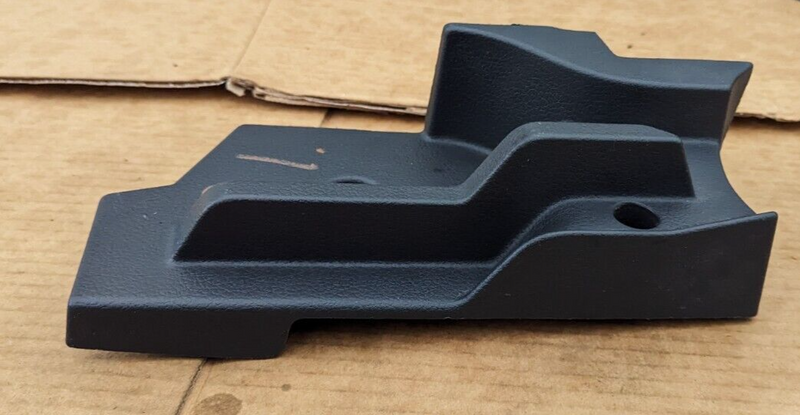 VW GOLF MK7 2012-2020 RIGHT O/S BOOT LOADING FLOOR SUPPORT BRACKET 5G6858832