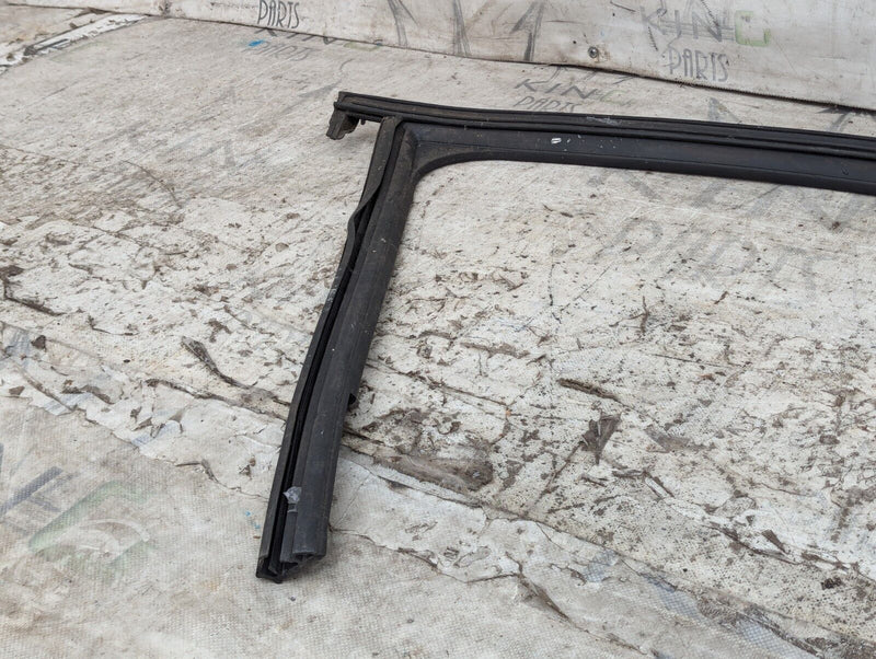 SKODA KAROQ NU7 17-21 FRONT LEFT N/S DOOR WINDOW GUIDE SEAL 575837431M GENUINE