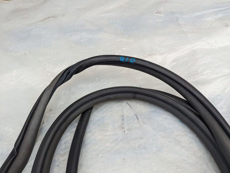 RANGE ROVER EVOQUE L538 2011-2015 REAR RIGHT O/S DOOR RUBBER SEAL GENUINE