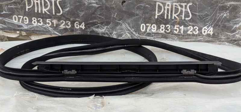 MERCEDES C-CLASS W204 07-11 FRONT RIGHT O/S DOOR RUBBER GASKET SEAL A2046971051