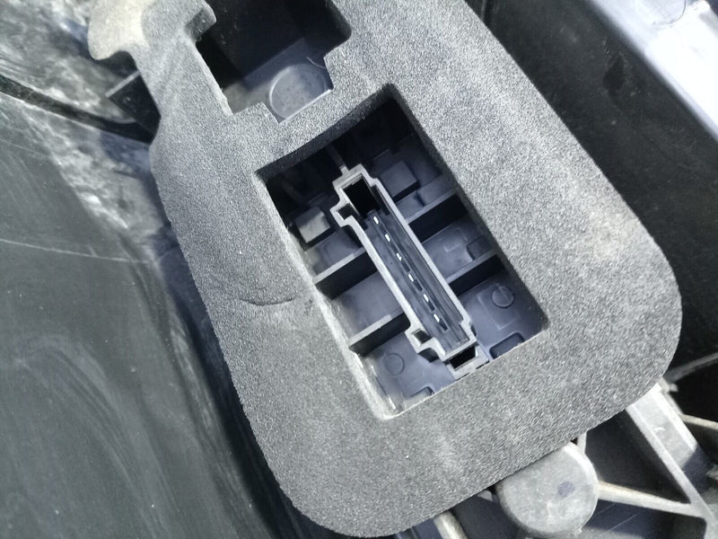 MERCEDES SPRINTER W906 2006-17 RIGHT DRIVER SIDE REAR LIGHT A9068202200