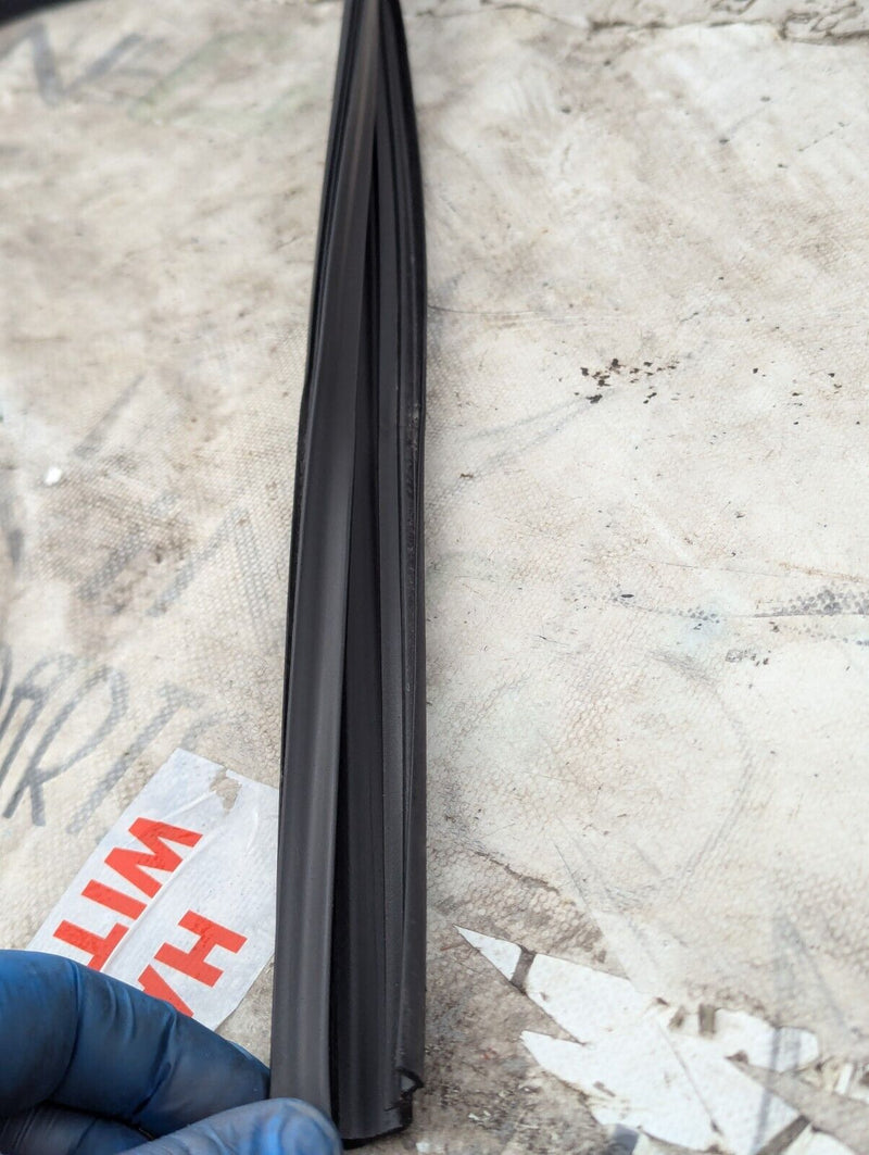 BMW 3 SERIES F30 11-19 REAR LEFT N/S DOOR WINDOW GUIDE SEAL GASKET 177447-11-TR