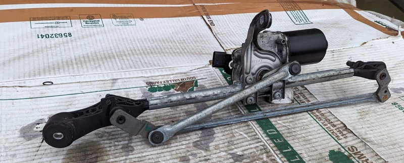 BMW 3 SERIES F30 2011-2019 FRONT WIPER MOTOR AND LINKAGE 7267504 GENUINE