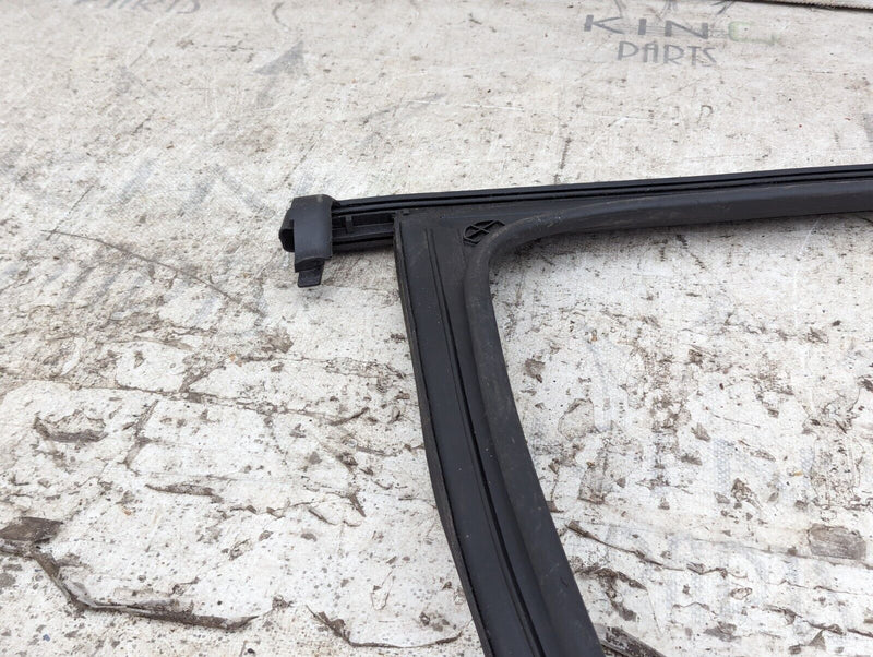 SKODA KAROQ NU7 17-21 REAR RIGHT O/S DOOR WINDOW GUIDE SEAL 575839431Q GENUINE