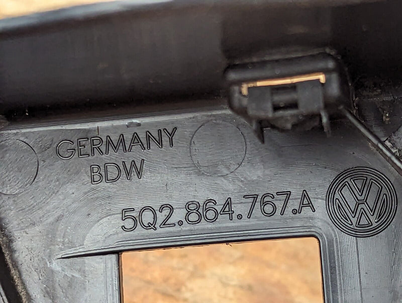 VW GOLF MK7 2012-2020 FRONT RIGHT O/S FOOTREST MOUNTING BRACKET 5Q2864767A