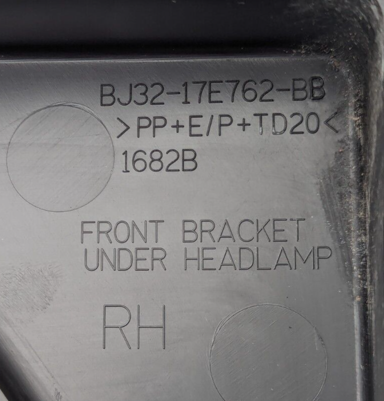 RANGE ROVER EVOQUE L538 FRONT RIGHT O/S UNDER HEADLAMP BUMPER MOUNT BRACKET