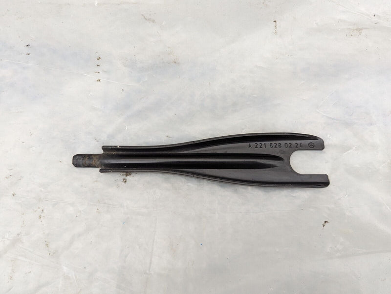 MERCEDES S-CLASS W221 06-13 ENGINE SHIELD BRACE BRAKETT A2216280224 GENUINE