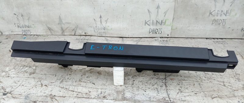 AUDI E-TRON 2018-ON BOOT RIGHT O/S LOWER INNER TRIM PANEL 4KE861828A GENUINE