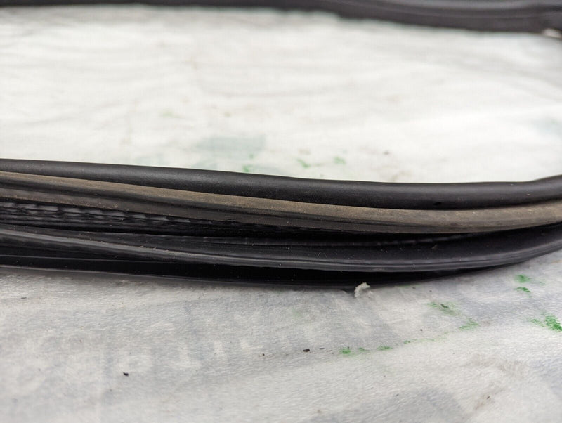 BMW X1 E84 09-15 FRONT DOOR RUBBER SEAL GENUINE 2990833