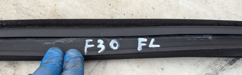 BMW 3 SERIES F30 11-19 FRONT LEFT N/S DOOR WINDOW GUIDE SEAL GASKET 7258325