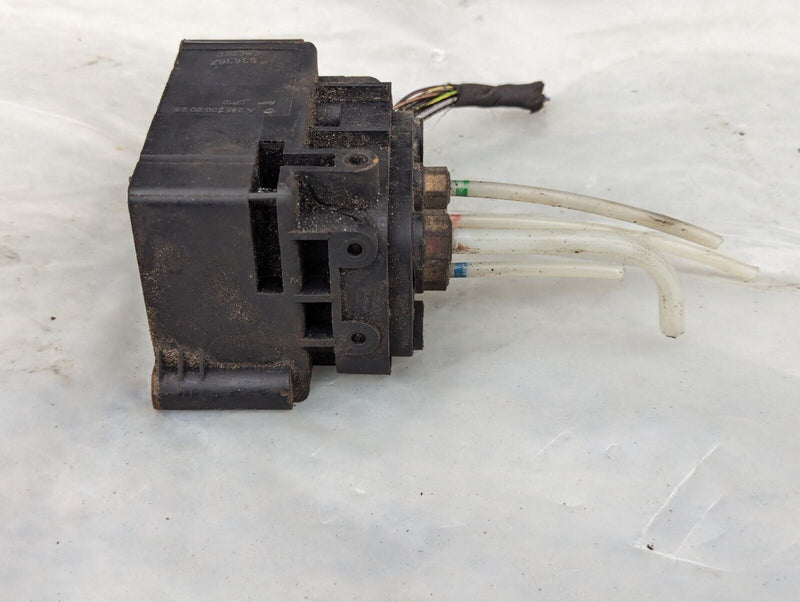 MERCEDES S-CLASS W221 06-13 AIR SUSPENSSION VALVE BLOCK A2513200058 GENUINE