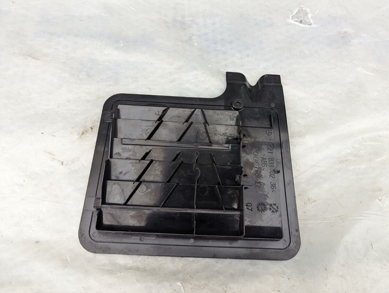 MERCEDES S-CLASS W221 06-13 REAR RIGHT O/S BODY VENTILATION GRILLE A2218310236