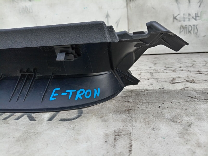 AUDI E-TRON 2018-ON TAILGATE RIGHT O/S UPPER TRIM COVER 4KE867608 GENUINE