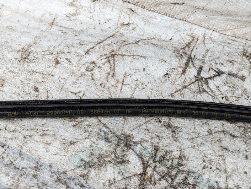 BMW X1 E84 09-15 WINDSHIELD COVER RUBBER SEAL GENUINE 2990024