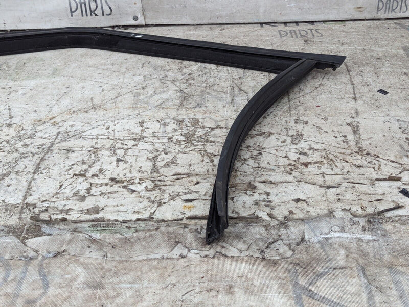 SKODA KAROQ NU7 17-21 REAR LEFT N/S DOOR WINDOW GUIDE SEAL 5J0837431 GENUINE