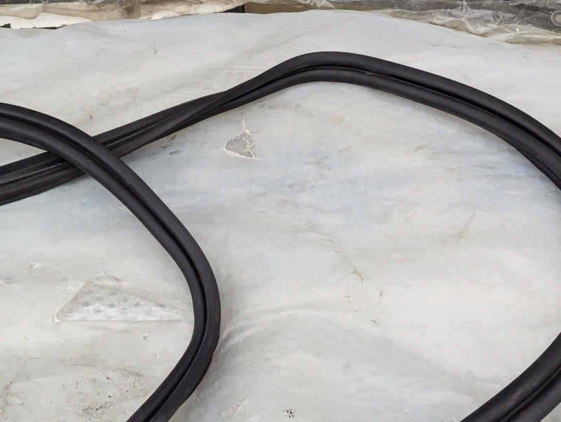 MERCEDES C-CLASS W204 07-11 BOOTLID RUBBER SEAL A204