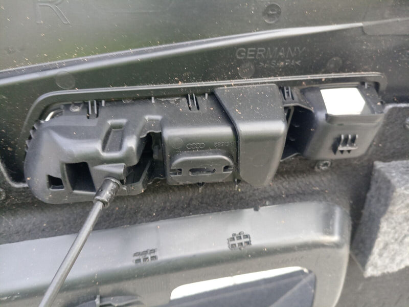 AUDI E-TRON 2018-ON BOOT INTERIOR RIGHT O/S  BOOT LINING TRIM 4KE863880 GENUINE