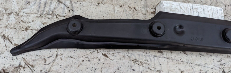 AUDI E-TRON 2018-ON LEFT N/S FENDER CLOSING ELEMENT TRIM 4KE821111 GENUINE