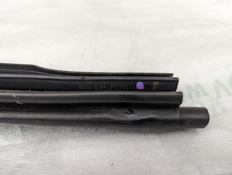 BMW X1 E84 09-15 FRONT DOOR RUBBER SEAL GENUINE 2990833