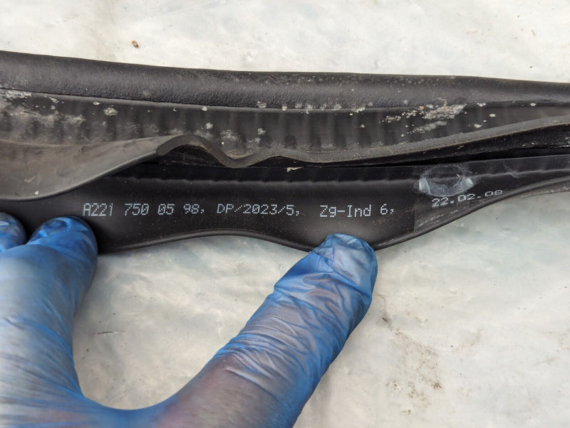MERCEDES S-CLASS W221 S320 06-2013 REAR BOOT LID RUBBER SEAL A2217500598 GENUINE