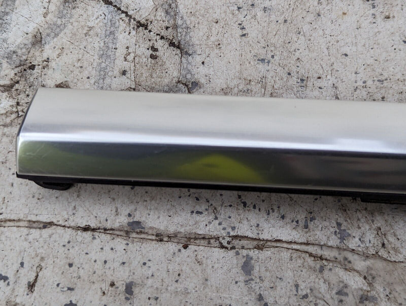 AUDI E-TRON 2018-ON WINDOW SLOT SEAL W/ TRIM STRIP 4KE837475 GENUINE