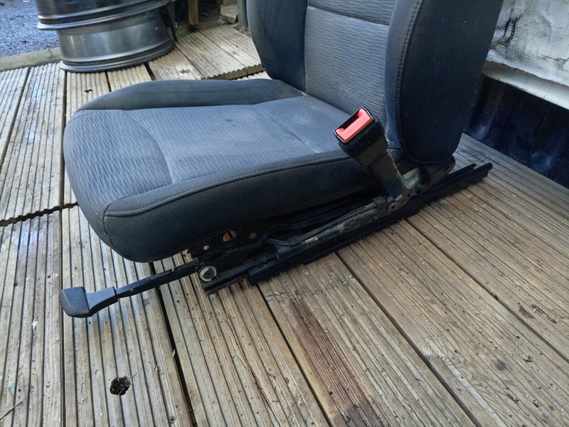 BMW X1 E84 2009-15 GENUINE FRONT SEAT RIGHT DRIVER SIDE in BLACK / GREY