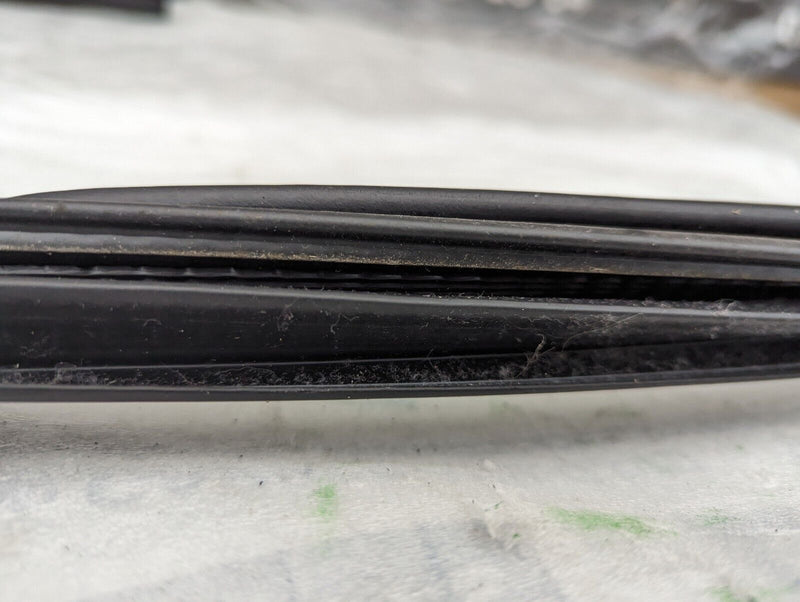 BMW X1 E84 09-15 FRONT DOOR RUBBER SEAL GENUINE 2990833