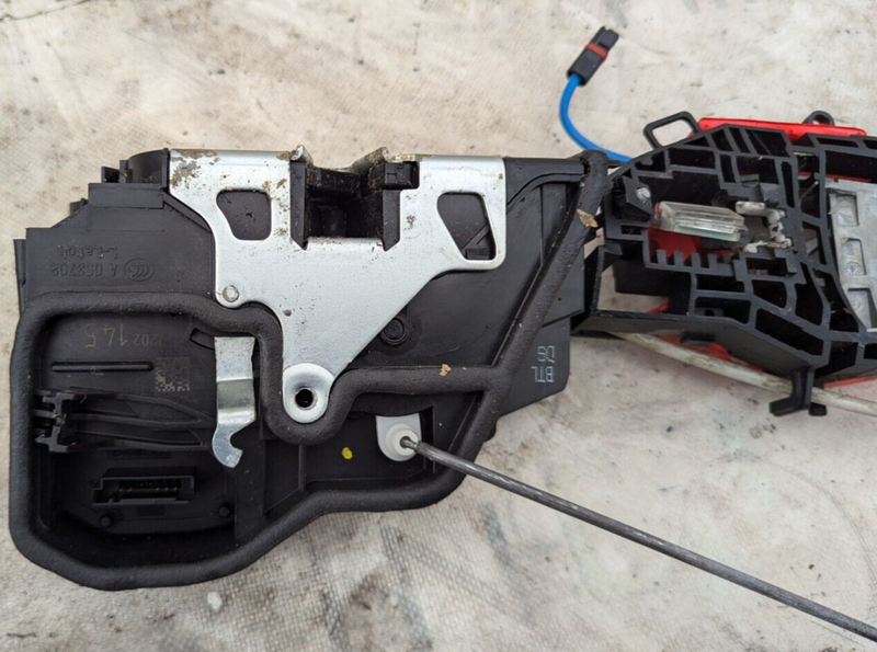 BMW 3 SERIES F30 11-19 FRON LEFT N/S DOOR HANDLE CARRIER W/DOOR LOCK MECHANISM